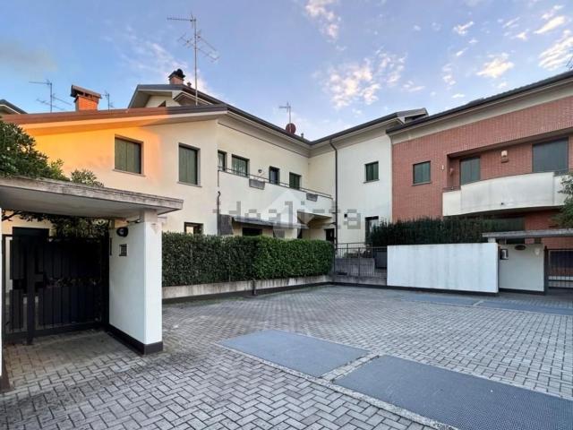 Villetta a schiera in vendita di 254 m² in Via Giovanni Da Verrazzano, 10