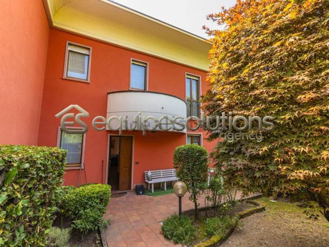 Villetta a schiera in vendita di 254 m² in Via Guglielmo d&apos Alzano