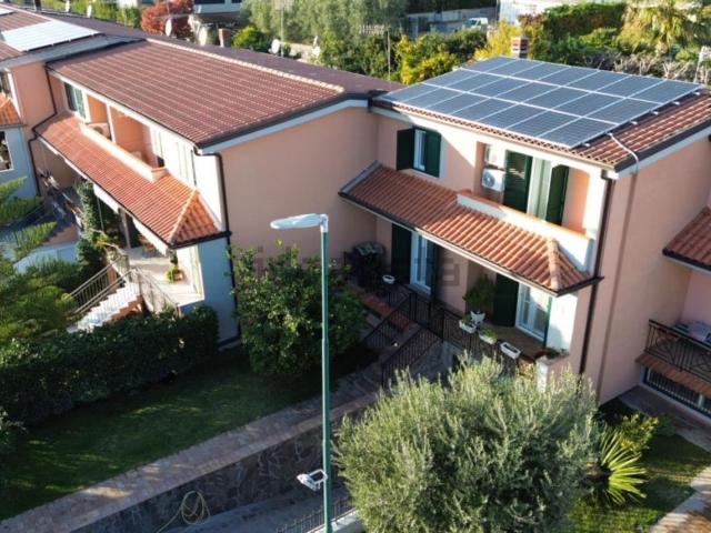 Villetta a schiera in vendita di 255 m² in Via S. Nullo, 179
