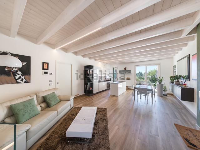 Villetta a schiera in vendita di 255 m² in Via Vittorio Veneto, 1