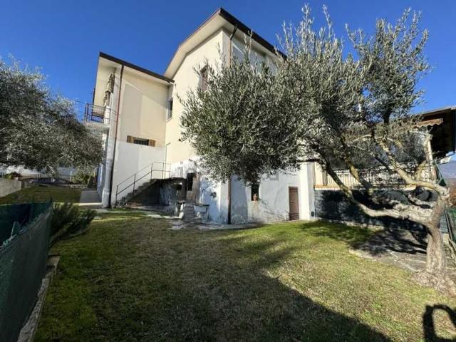 Villetta a schiera in vendita di 257 m² in Via G. Giardino