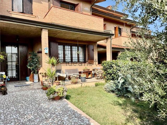 Villetta a schiera in vendita di 258 m²