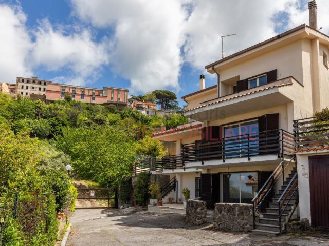 Villetta a schiera in vendita di 259 m² in Via delle Barozze
