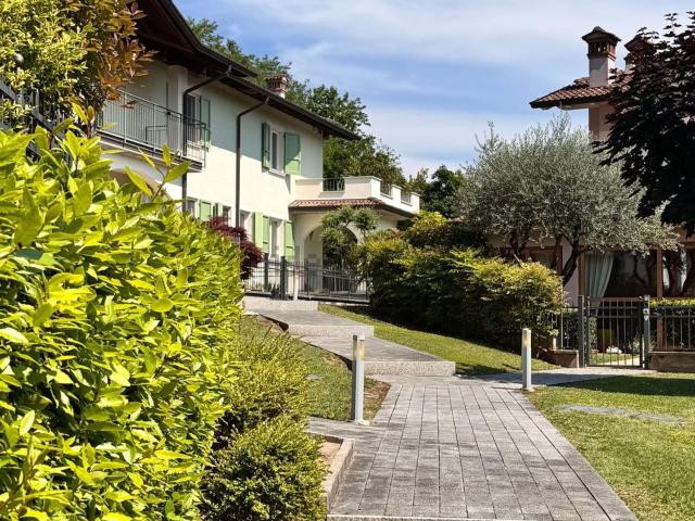 Villetta a schiera in vendita di 260 m² in Via Giacomo Motta