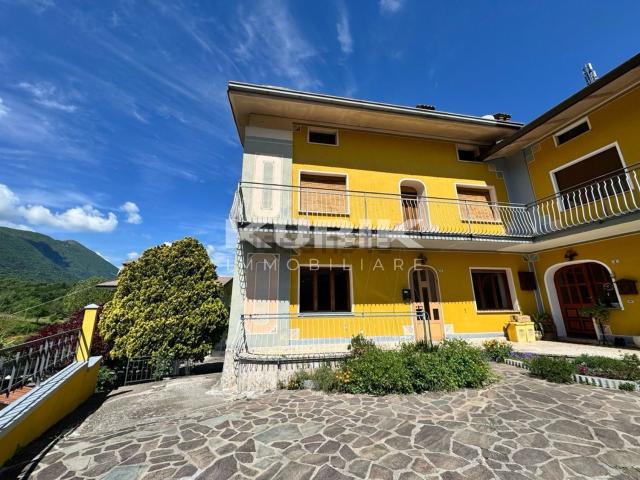 Villetta a schiera in vendita di 260 m² in Via della Fontana, 21