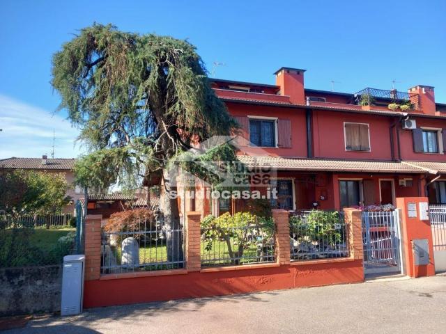 Villetta a schiera in vendita di 260 m² in Via Enrico Berlinguer