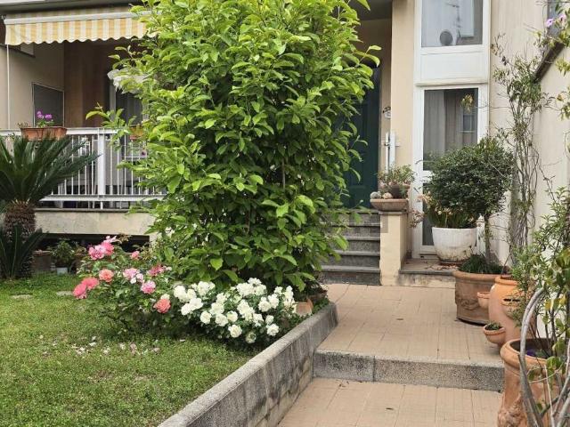 Villetta a schiera in vendita di 260 m² in Via Istonia, 81