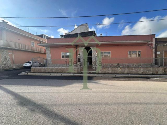 Villetta a schiera in vendita di 260 m² in Via Latiano