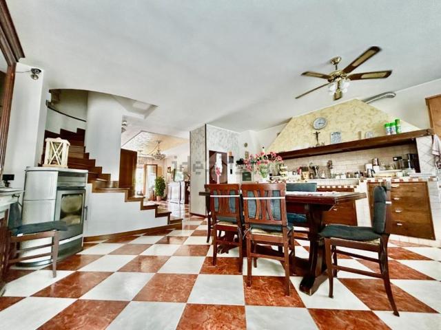 Villetta a schiera in vendita di 260 m² in Via Monte Grappa, 12