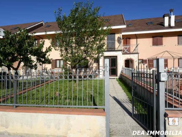 Villetta a schiera in vendita di 260 m² in Via Sirente