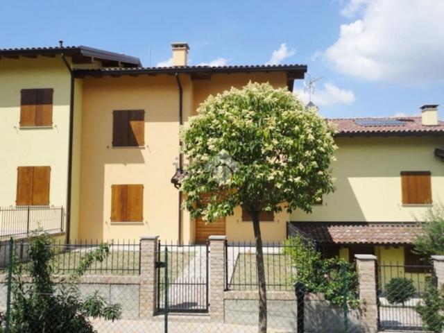 Villetta a schiera in vendita di 260 m² in Via per Montegibbio, 1