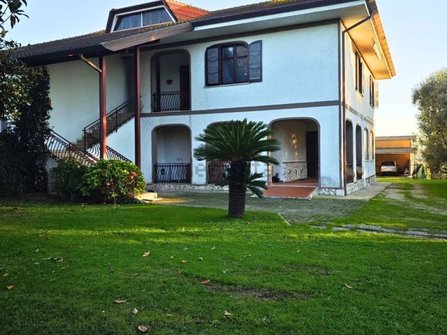 Villetta a schiera in vendita di 260 m² in Strada di Santa Maria