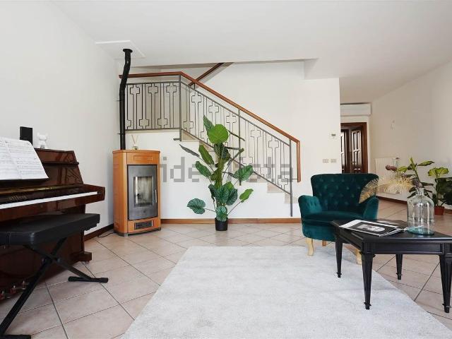 Villetta a schiera in vendita di 262 m² in Via Rosario Livatino