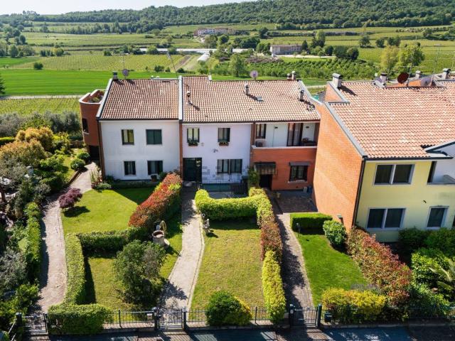 Villetta a schiera in vendita di 262 m² in Via Risorgimento, 3