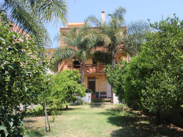 Villetta a schiera in vendita di 263 m² in Via Salvatore Quasimodo, 25