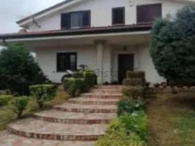 Villetta a schiera in vendita di 263 m² in Via Vincenzo Padula