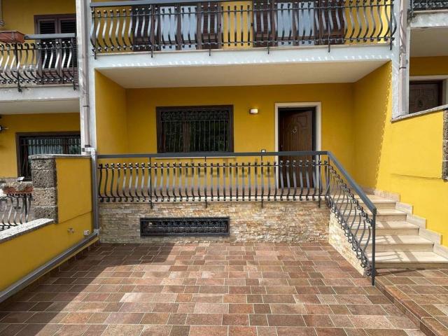 Villetta a schiera in vendita di 265 m² in Contrada Chiusa di Sotto, 75