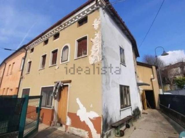 Villetta a schiera in vendita di 267 m² in Via XXV Aprile, 13