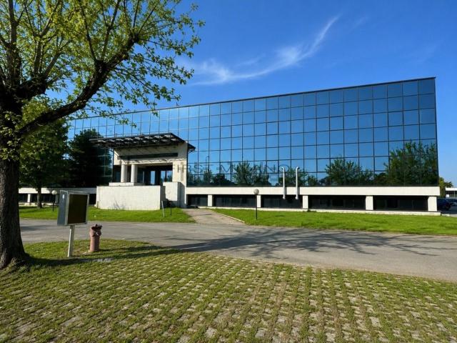 Villetta a schiera in vendita di 2700 m² in Viale dell&apos Industria, 1