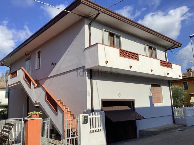 Villetta a schiera in vendita di 270 m² in Via Cesare Pavese