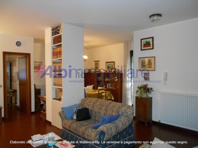 Villetta a schiera in vendita di 270 m² in Via Gran Sasso D&apos Italia