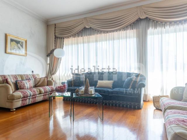 Villetta a schiera in vendita di 270 m² in Via del Poggio Laurentino