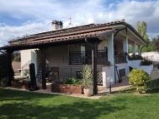 Villetta a schiera in vendita di 270 m² in Via Ettore Majorana, 35