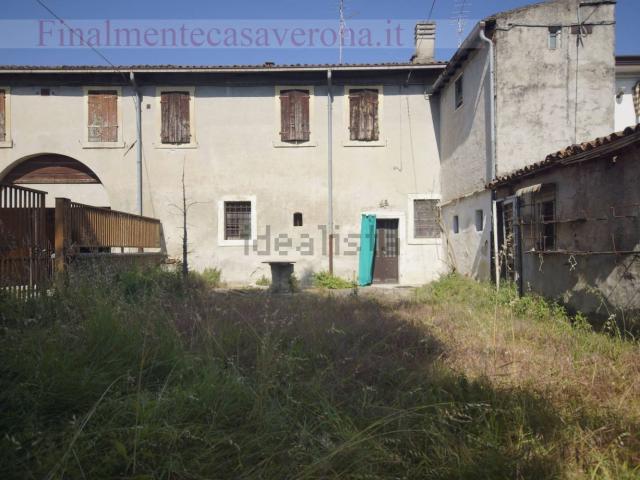 Villetta a schiera in vendita di 270 m² in Via Fenilon