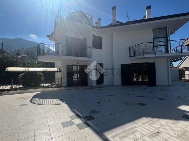 Villetta a schiera in vendita di 270 m² in Via Frá Giacomo, 47