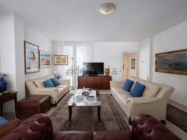 Villetta a schiera in vendita di 270 m² in Via Istonia, 81