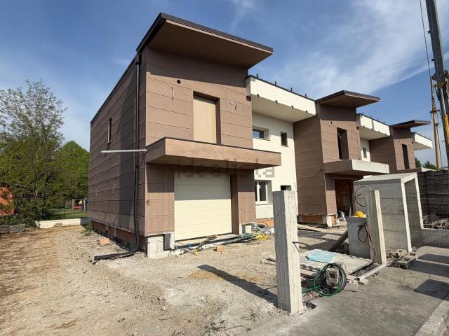 Villetta a schiera in vendita di 270 m² in Via Pietro Fiaccadori