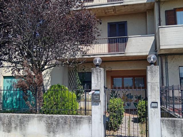 Villetta a schiera in vendita di 270 m² in Via Rodolfo II Da Varano