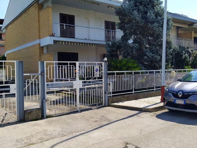 Villetta a schiera in vendita di 273 m² in Via Don Lorenzo Centore, 19