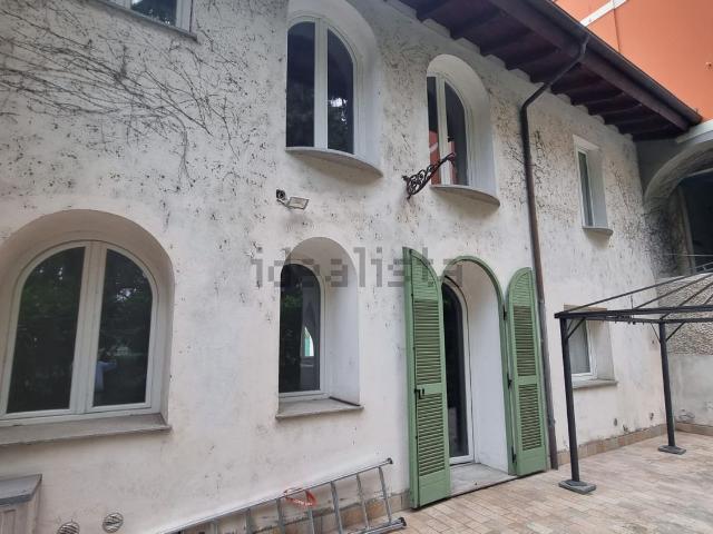 Villetta a schiera in vendita di 276 m² in Via Circonvallazione, 42
