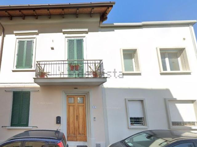 Villetta a schiera in vendita di 277 m² in Via Andrea della Robbia, 17