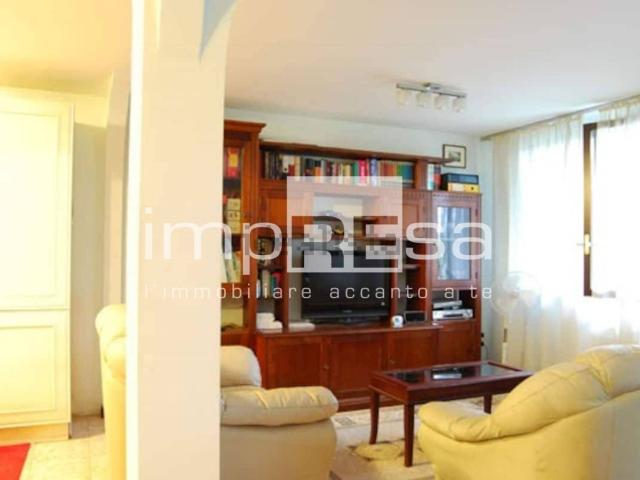 Villetta a schiera in vendita di 277 m² in Largo Fratelli Rosselli