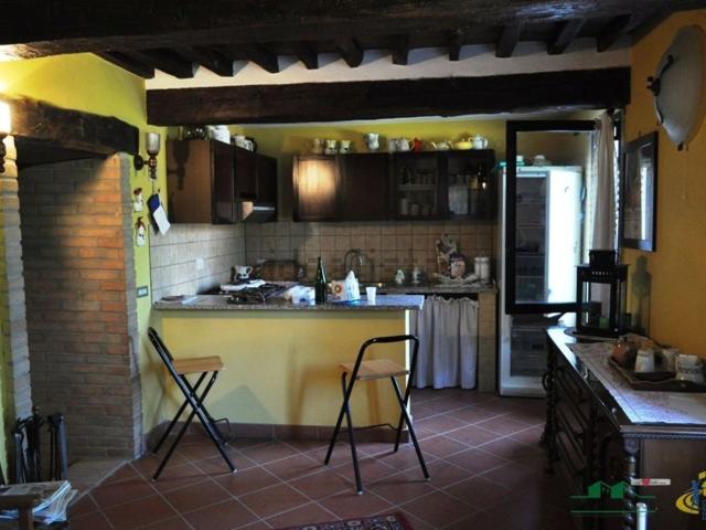 Villetta a schiera in vendita di 279 m² in Via Provinciale Pellegrino, 22