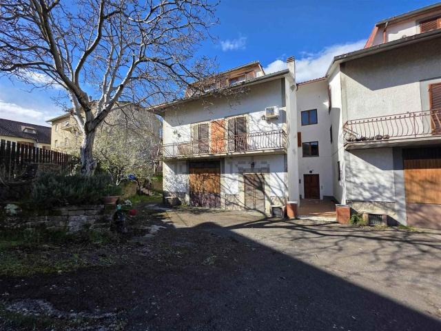 Villetta a schiera in vendita di 280 m² in Via Arezzo, 5