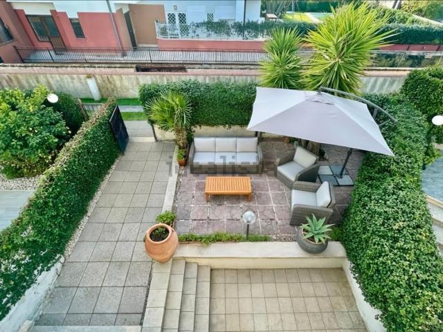 Villetta a schiera in vendita di 280 m² in Via Aristofane