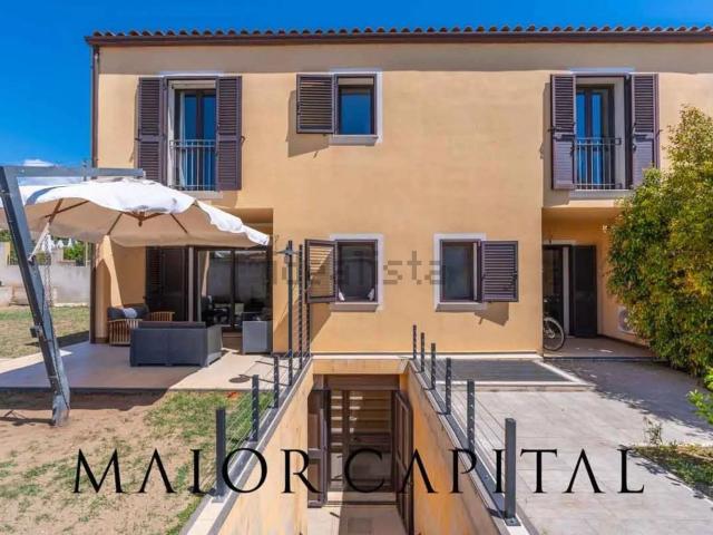 Villetta a schiera in vendita di 280 m² in Via Grazia Deledda