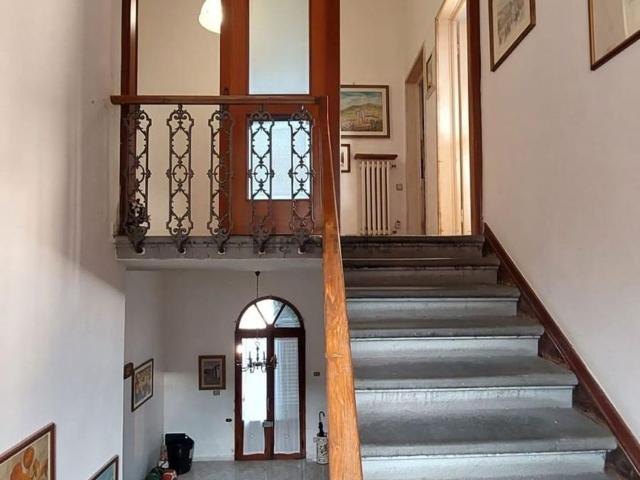 Villetta a schiera in vendita di 280 m² in Via Empolese, 68
