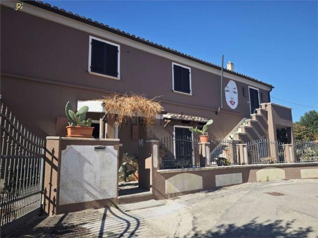 Villetta a schiera in vendita di 280 m² in Via Indipendenza