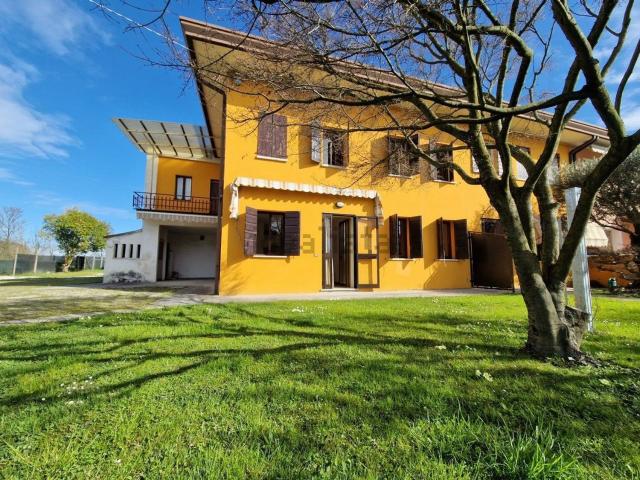Villetta a schiera in vendita di 280 m² in Via Moglianese
