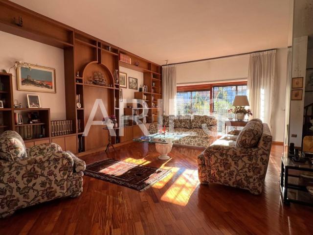 Villetta a schiera in vendita di 280 m² in Via Sofocle, 63