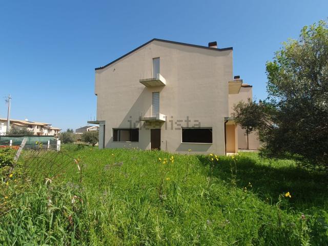 Villetta a schiera in vendita di 280 m² in Via Perilli, 34