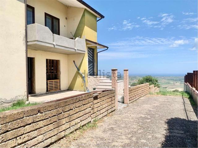 Villetta a schiera in vendita di 280 m² in Via Ungaretti, 4