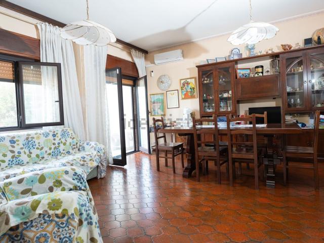 Villetta a schiera in vendita di 281 m² in Via Piemonte, 48