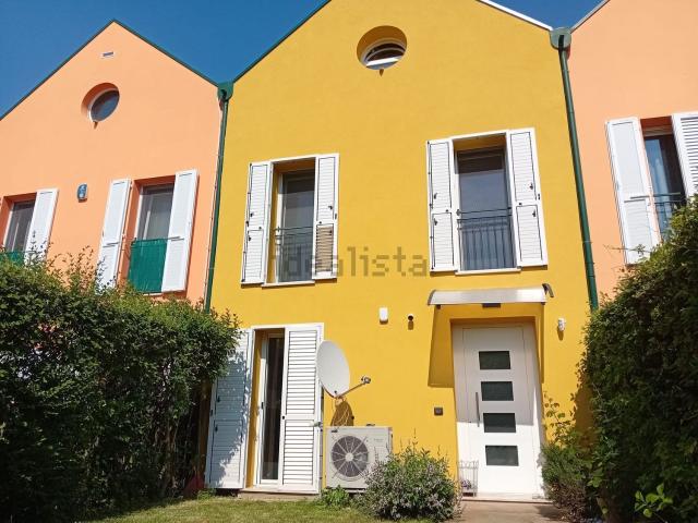 Villetta a schiera in vendita di 281 m² in Via Vallenoncello, 79