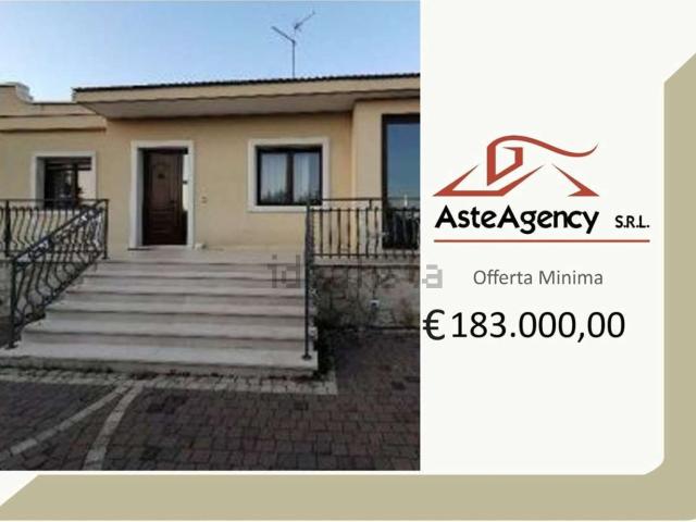 Villetta a schiera in vendita di 282 m² in Via Mottola, 78