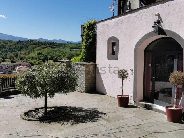 Villetta a schiera in vendita di 284 m² in Via Castello, 17